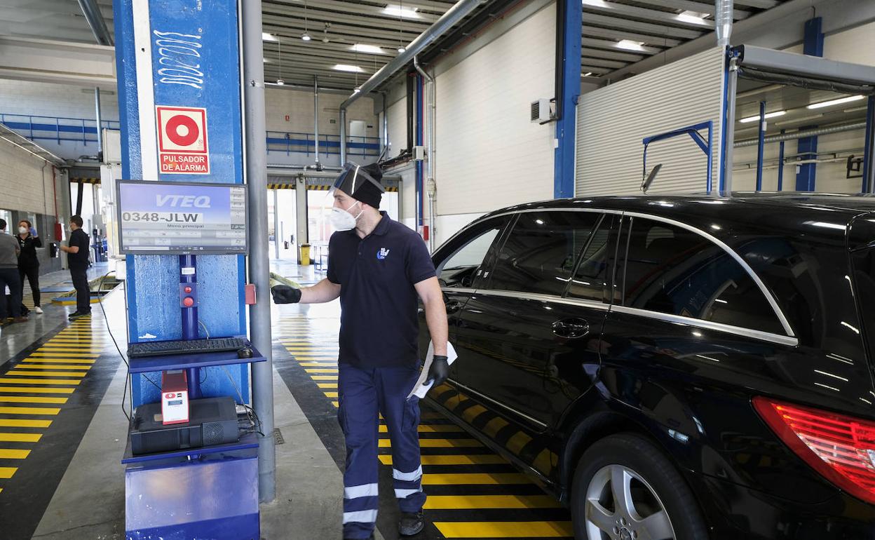 Tráfico | Aviso de la ITV a conductores andaluces para adelantar su cita de la revisión