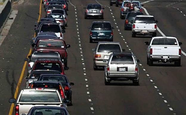 Aviso de la DGT por la multa de la que no se libra prácticamente ningún infractor en el carril izquierdo