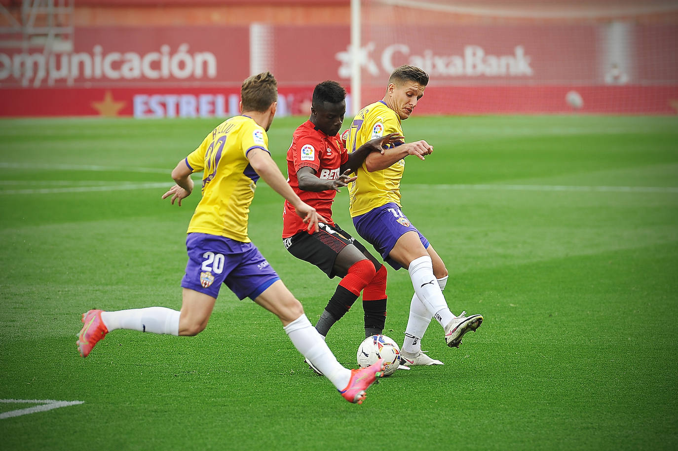 Fotos: Derrota de la UD Almería en el Visit Mallorca Estadi