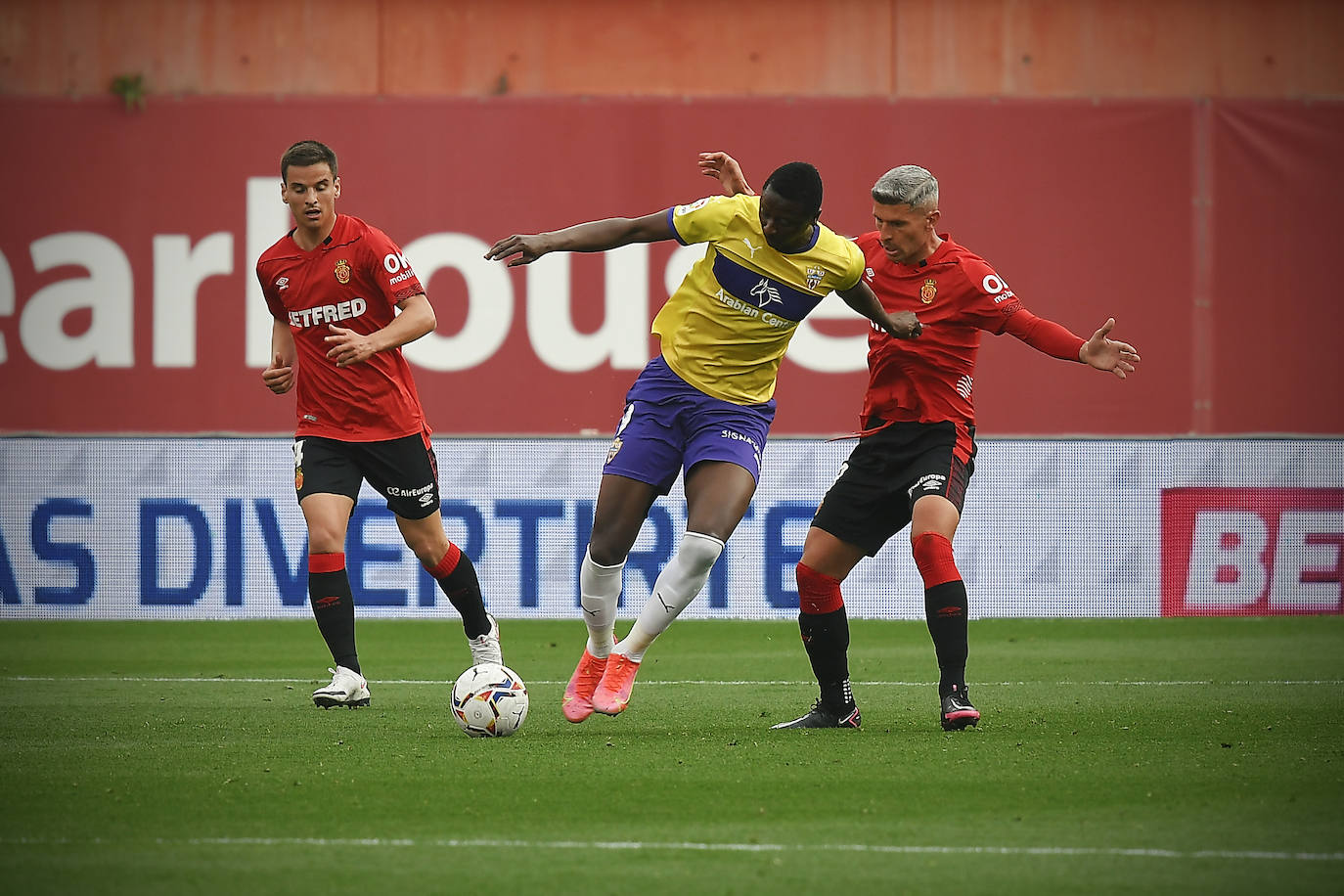 Fotos: Derrota de la UD Almería en el Visit Mallorca Estadi