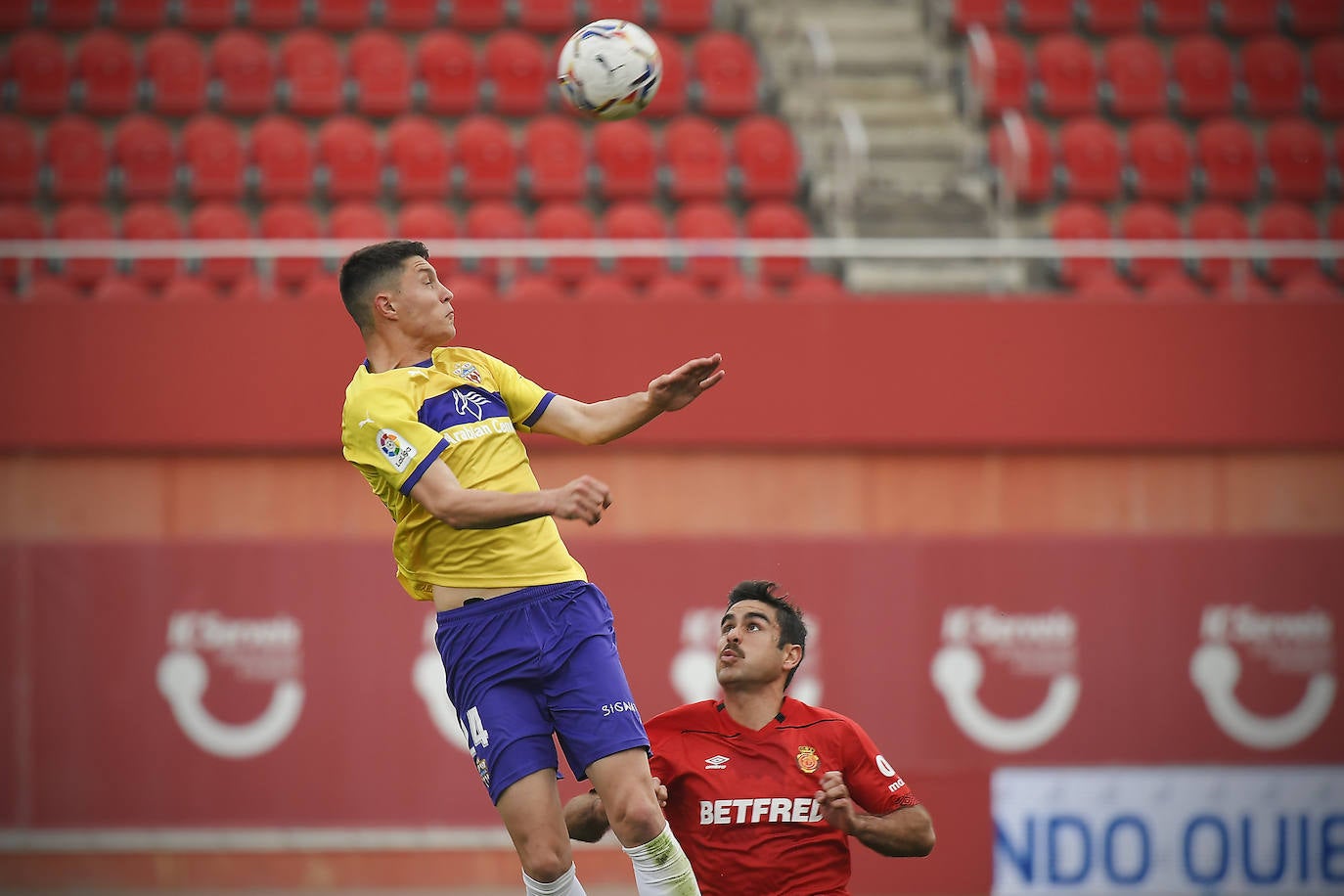 Fotos: Derrota de la UD Almería en el Visit Mallorca Estadi