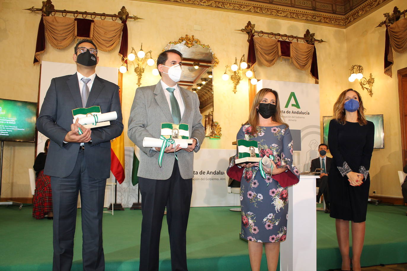 La Delegación del Gobierno andaluz en la provincia ha acogido este lunes la celebración del día de Andalucía. Un total de once entidades y personas han recibido las condecoraciones de la Junta por sus valores vinculados al desarrollo de la provincia.