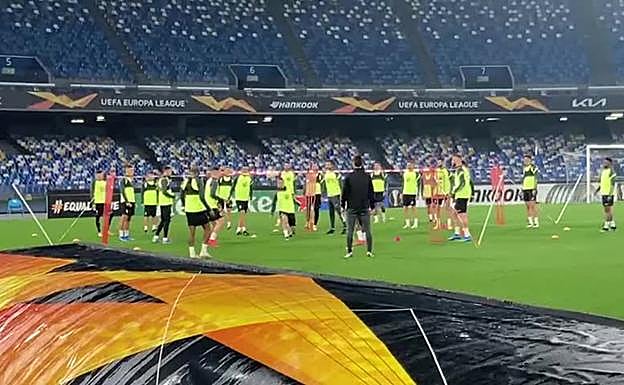 La plantilla rojiblanca se entrena en Nápoles.