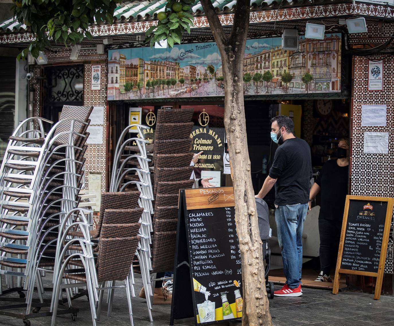 Solo el 4,5% de los granadinos tendrán que seguir aislados o sin bares desde hoy