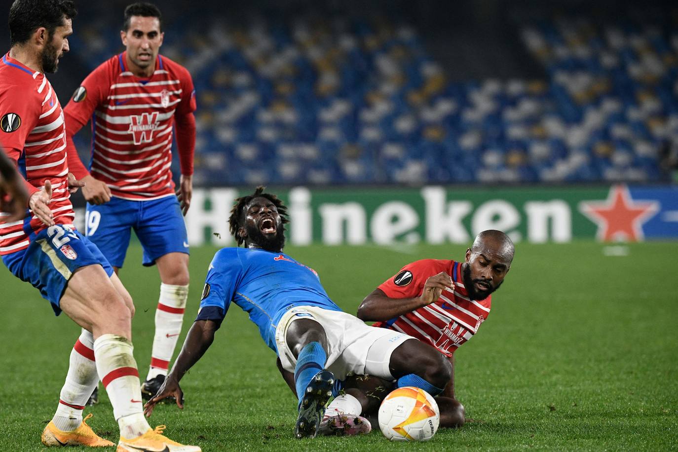 Foulquier le arrebata el balón a Bakayoko. 