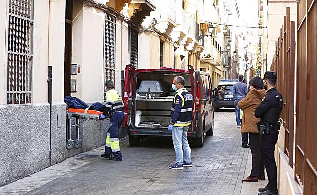 Incendio mortal en Granada | Muere una mujer atrapada en un fuego de un edificio en la calle Horno de Haza