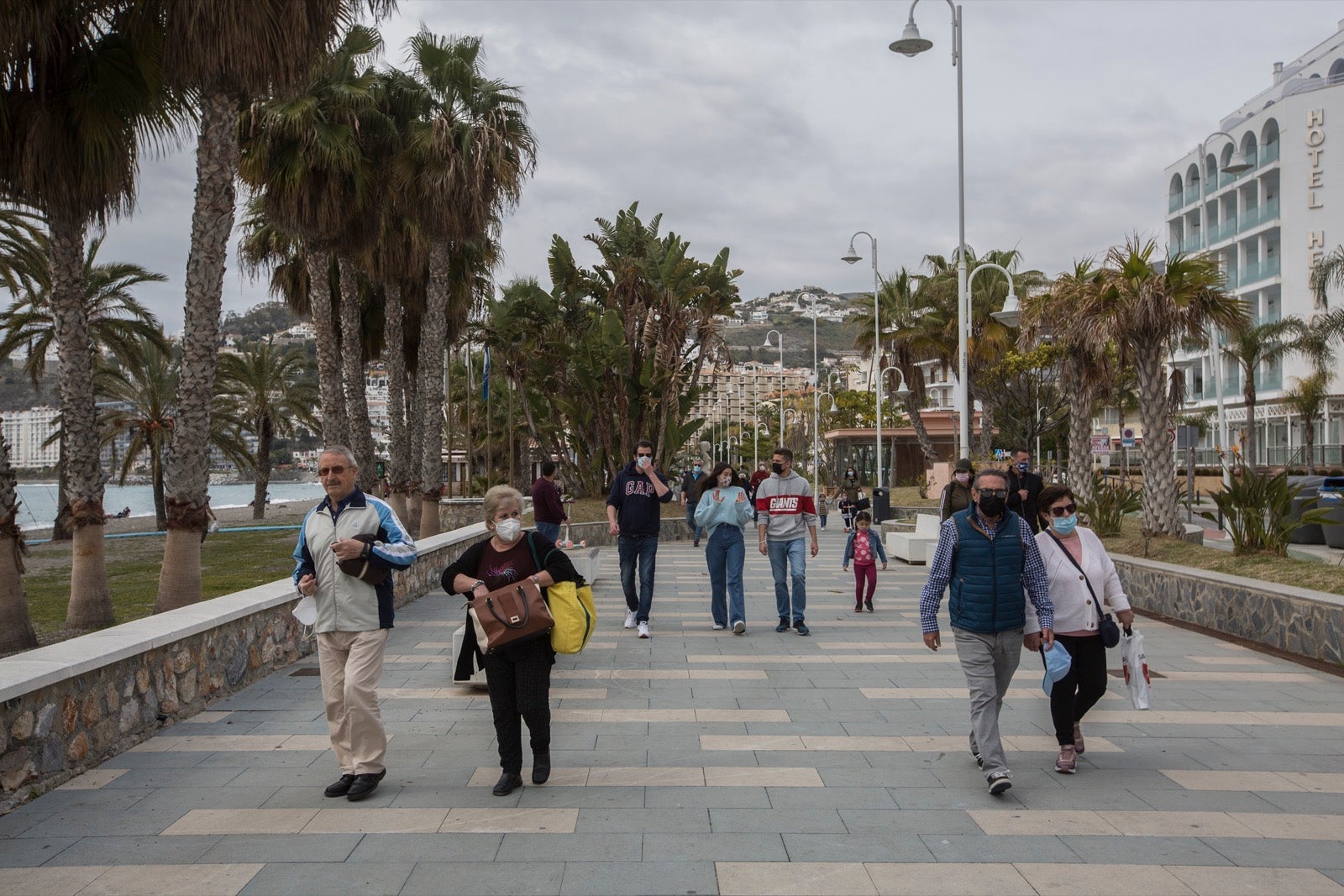Motril, Salobreña y Almuñécar congregan a los granadinos que aprovechan el relajamiento de las restricciones de la pandemia 