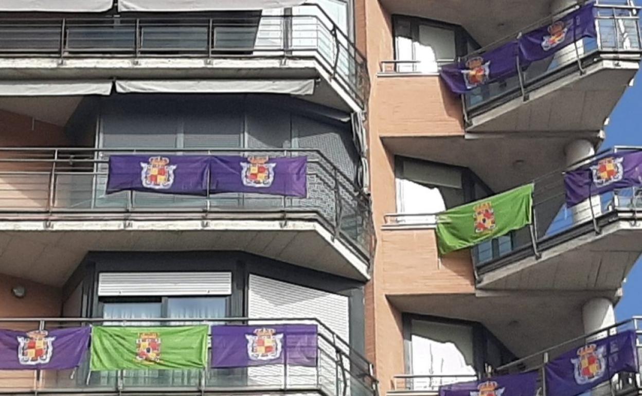 Banderas en las calles de la capital jienense. 