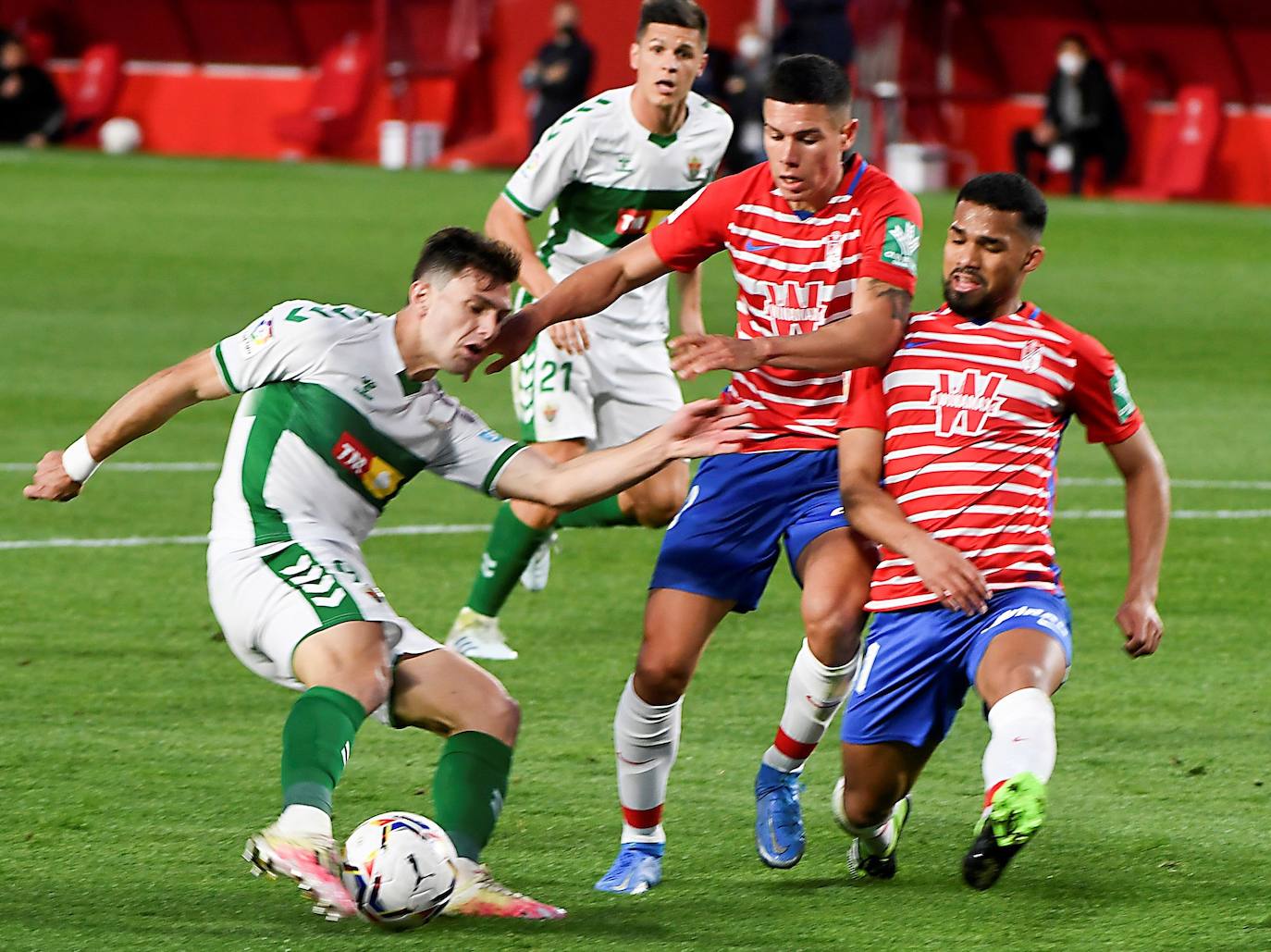 Fotos: Las mejores imágenes del Granada-Elche