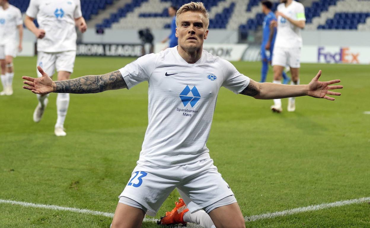 Andersen, futbolista del Molde, celebra uno de sus goles al Hoffenheim. 