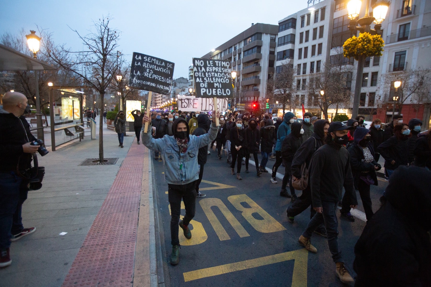 Manifestación entre Puerta Real y la Subdelegación del Gobierno.
