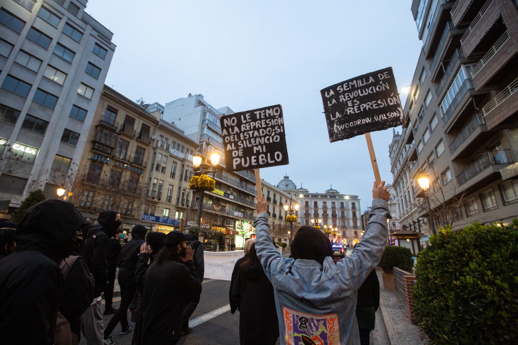 Manifestación entre Puerta Real y la Subdelegación del Gobierno.