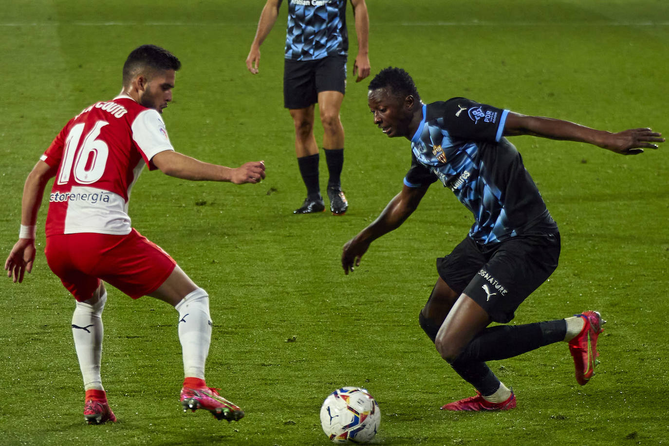 Lance del partido disputado ayer en Montilivi.