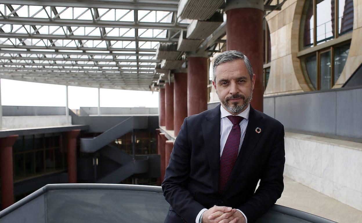 Juan Bravo, en el edificio Torre Triana, sede de la Consejería. 