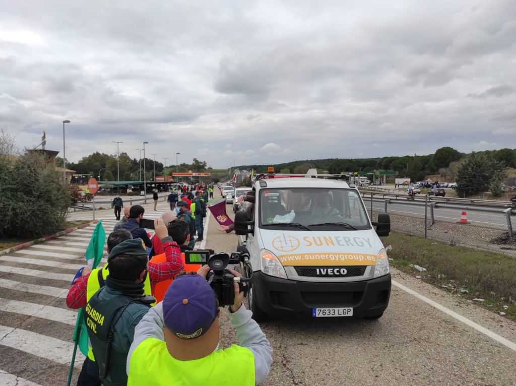 Las plataformas de la provincia convocantes expresan su malestar al no dejarles parar en Santa Elena, lo que habría cortado el tráfico en la A-4