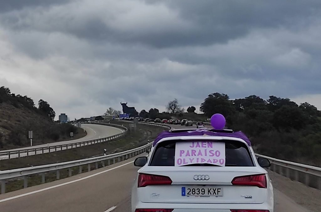 Las plataformas de la provincia convocantes expresan su malestar al no dejarles parar en Santa Elena, lo que habría cortado el tráfico en la A-4