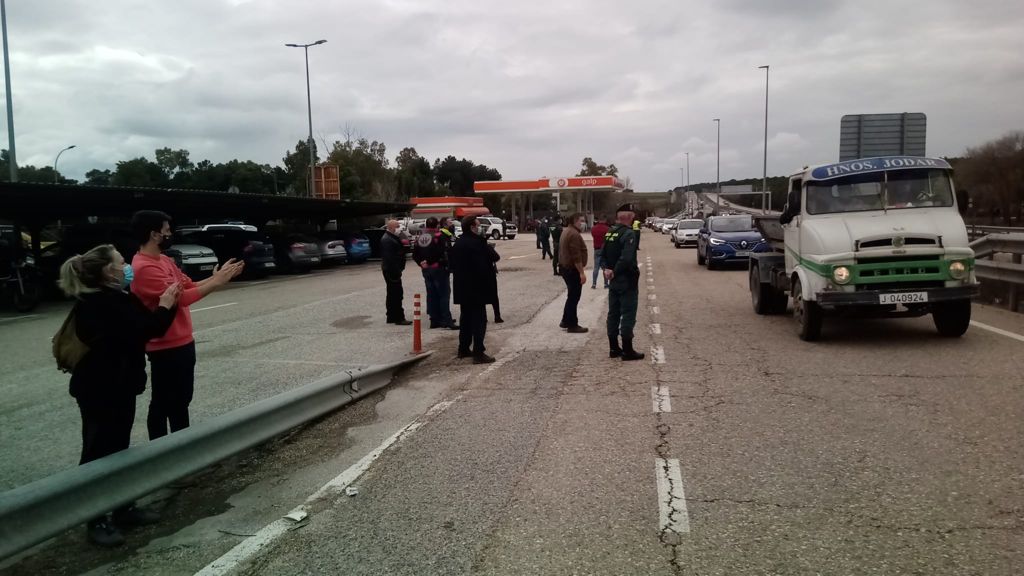 Las plataformas de la provincia convocantes expresan su malestar al no dejarles parar en Santa Elena, lo que habría cortado el tráfico en la A-4