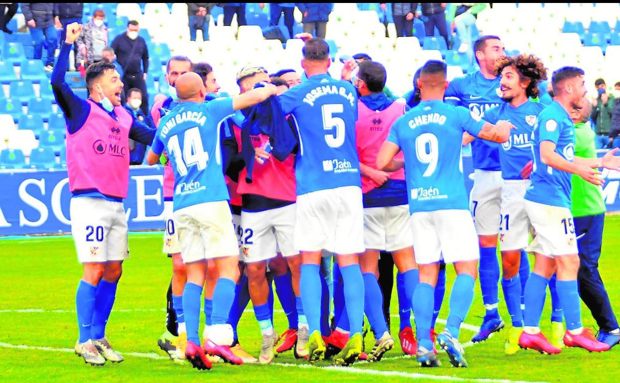Los linareses festejaron el domingo por partida triple: La victoria, la permanencia matemática y el ascenso virtual a Primera RFEF