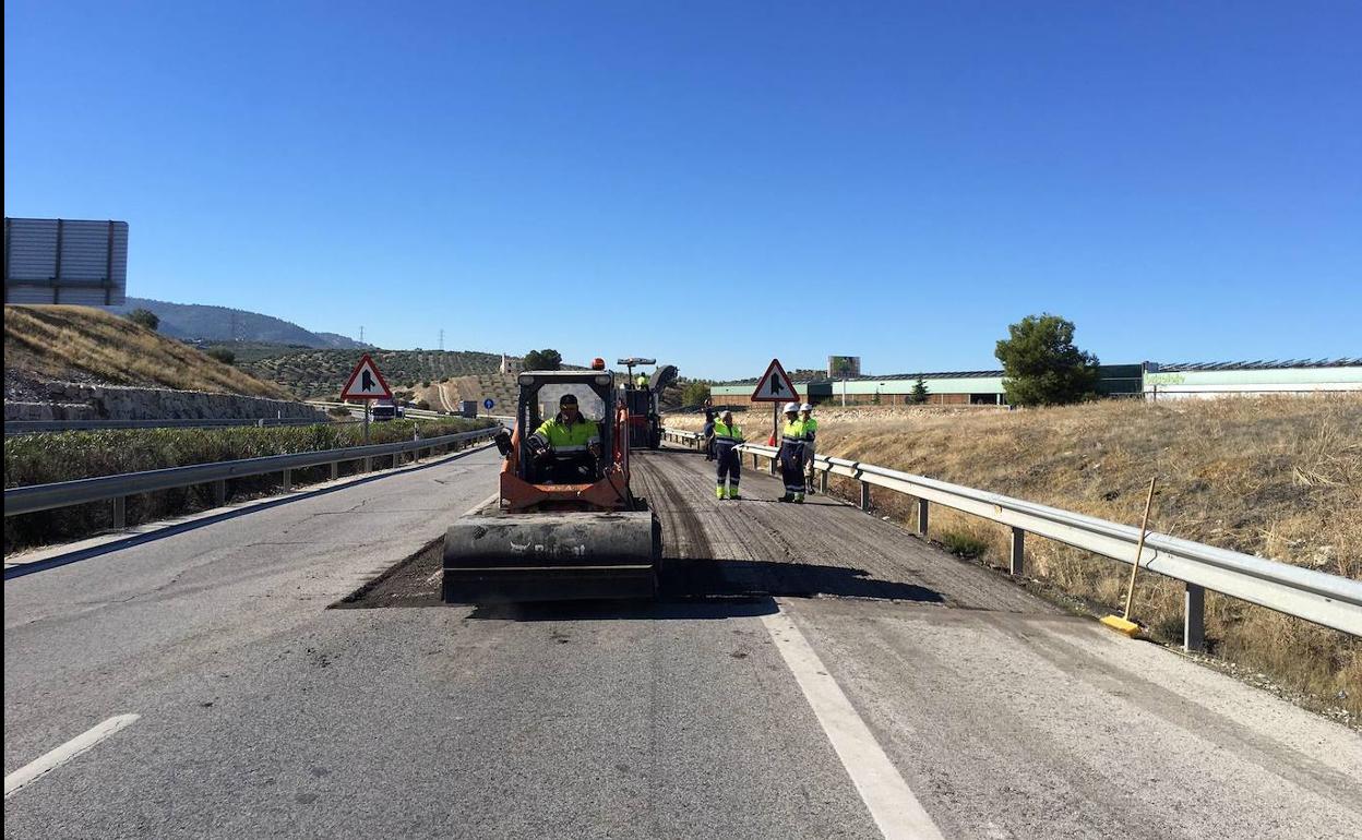 Obras de mejora de la Autovía del Olivar en una imagen de archivo. 
