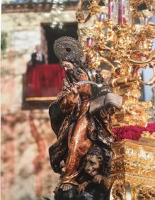 Imagen secundaria 2 - Arriba, talla de San Mateo para la Santa Cena de Motril. Abajo, Virgen de la Antigua que está en la Catedral de Granada e imaginería del paso del Cristo de los Favores, de Granada. 