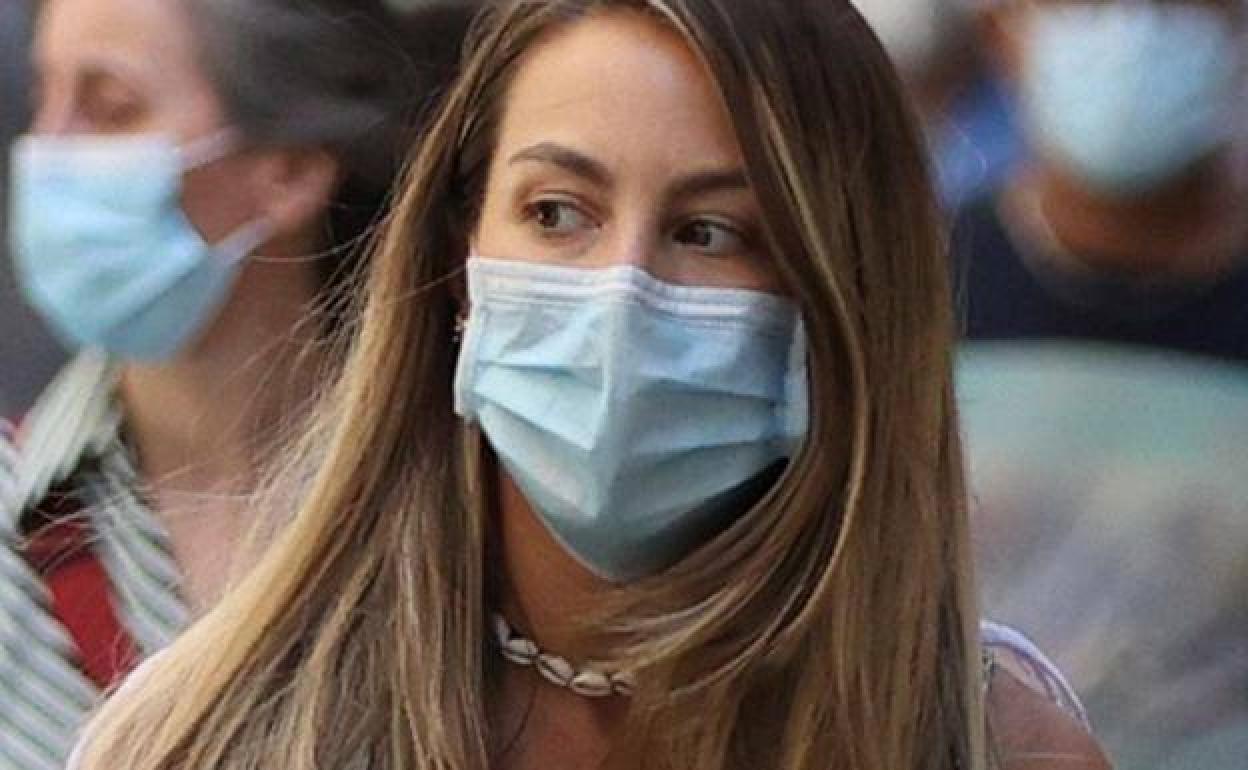 Mascarillas contra el coronavirus | Las mascarillas quirúrgicas que mejor frenan las gotas de tos