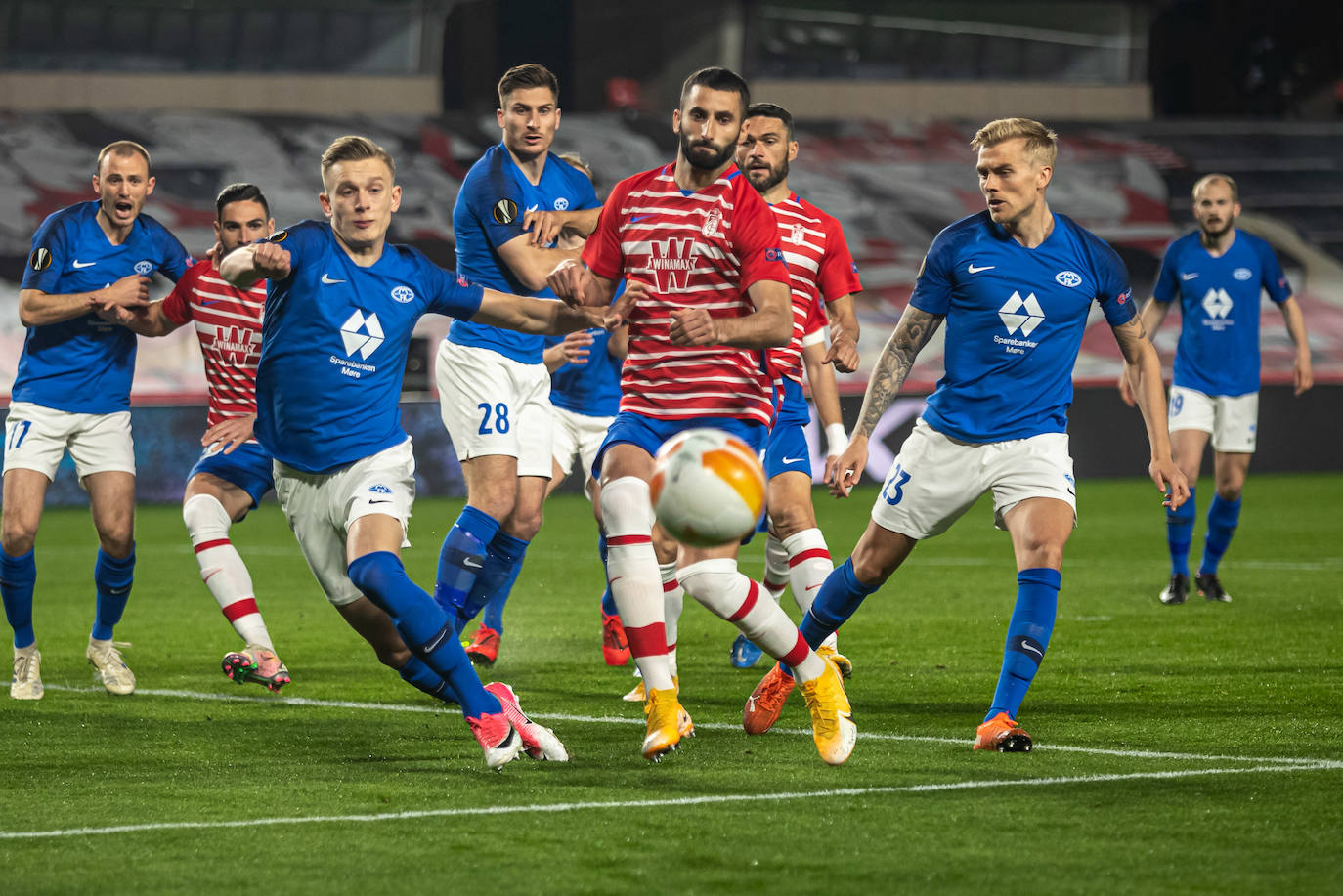 Fotos: Las mejores imágenes del partido Granada-Molde de Europa League