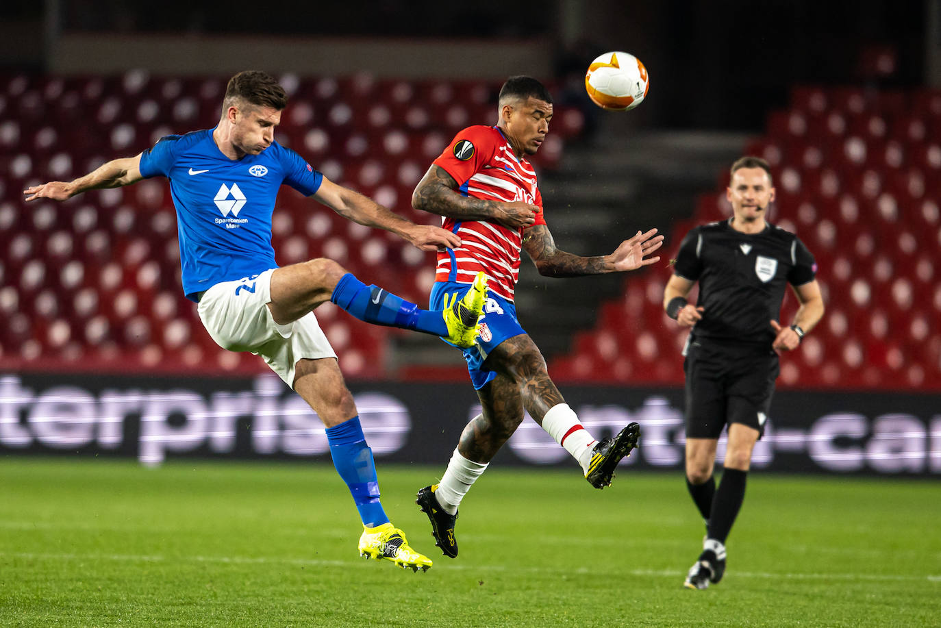 Fotos: Las mejores imágenes del partido Granada-Molde de Europa League