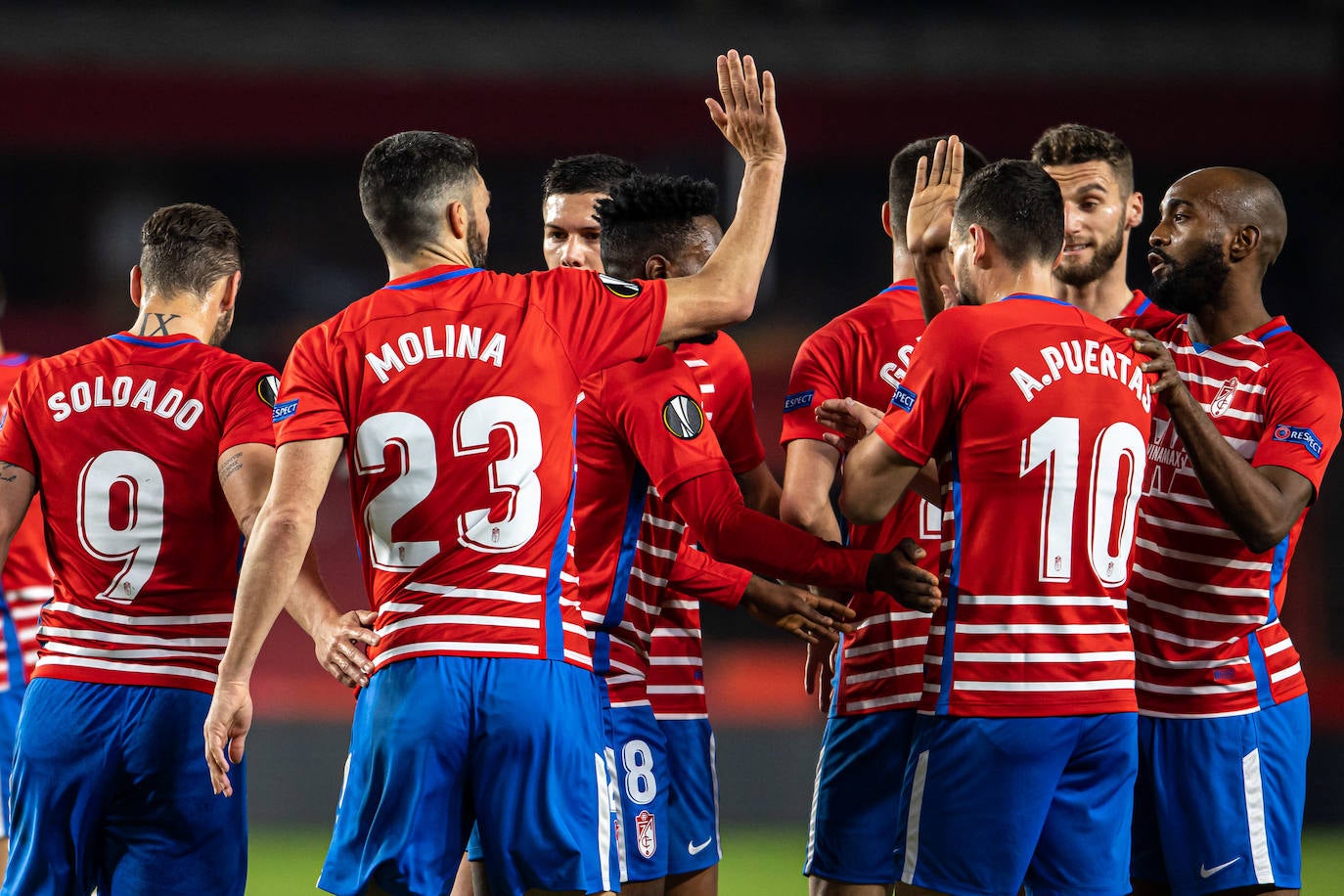 Fotos: Las mejores imágenes del partido Granada-Molde de Europa League