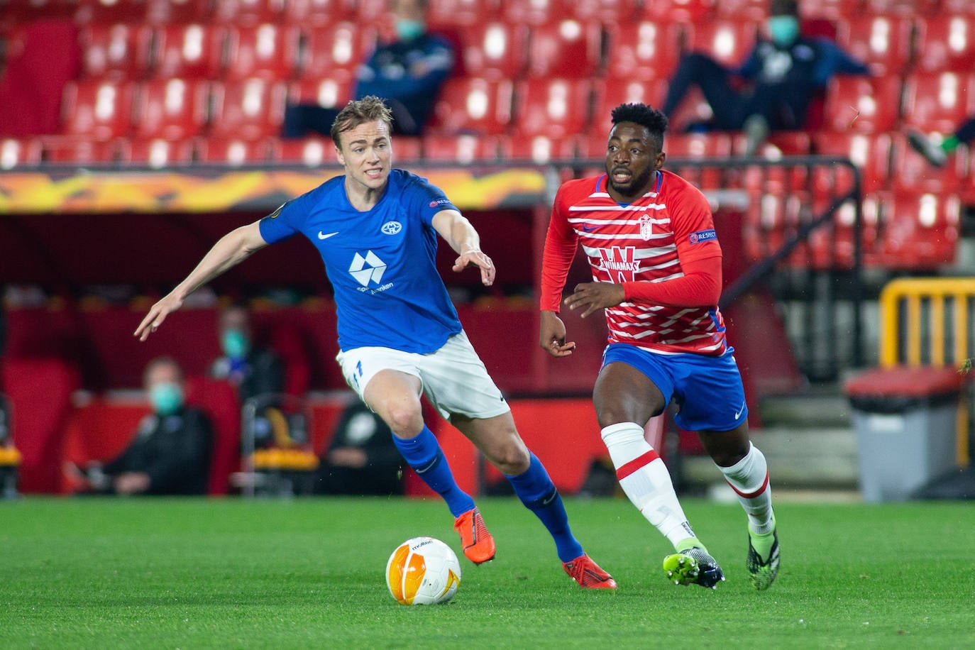 Fotos: Las mejores imágenes del partido Granada-Molde de Europa League