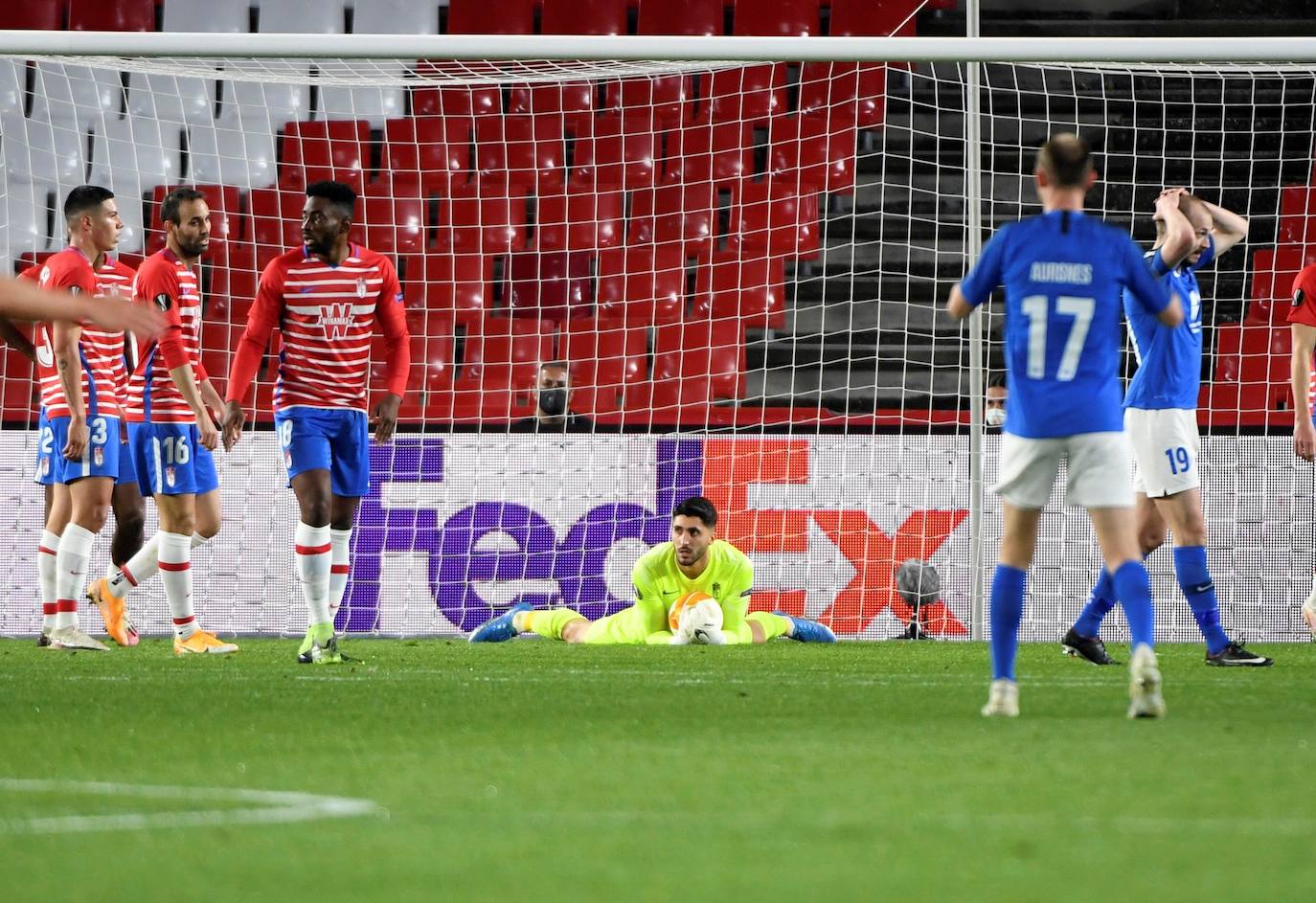 Fotos: Las mejores imágenes del partido Granada-Molde de Europa League