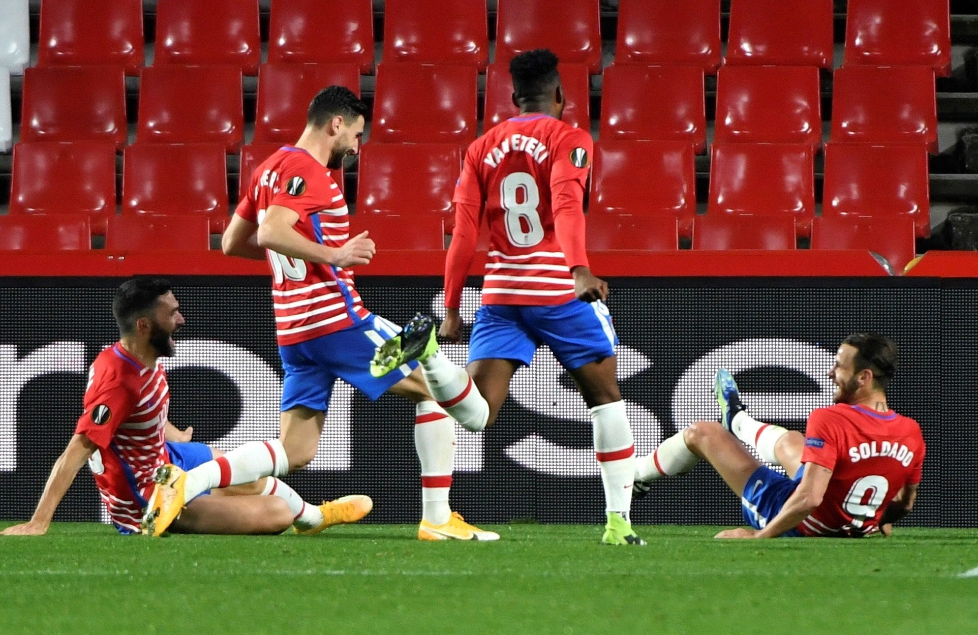 Fotos: Las mejores imágenes del partido Granada-Molde de Europa League