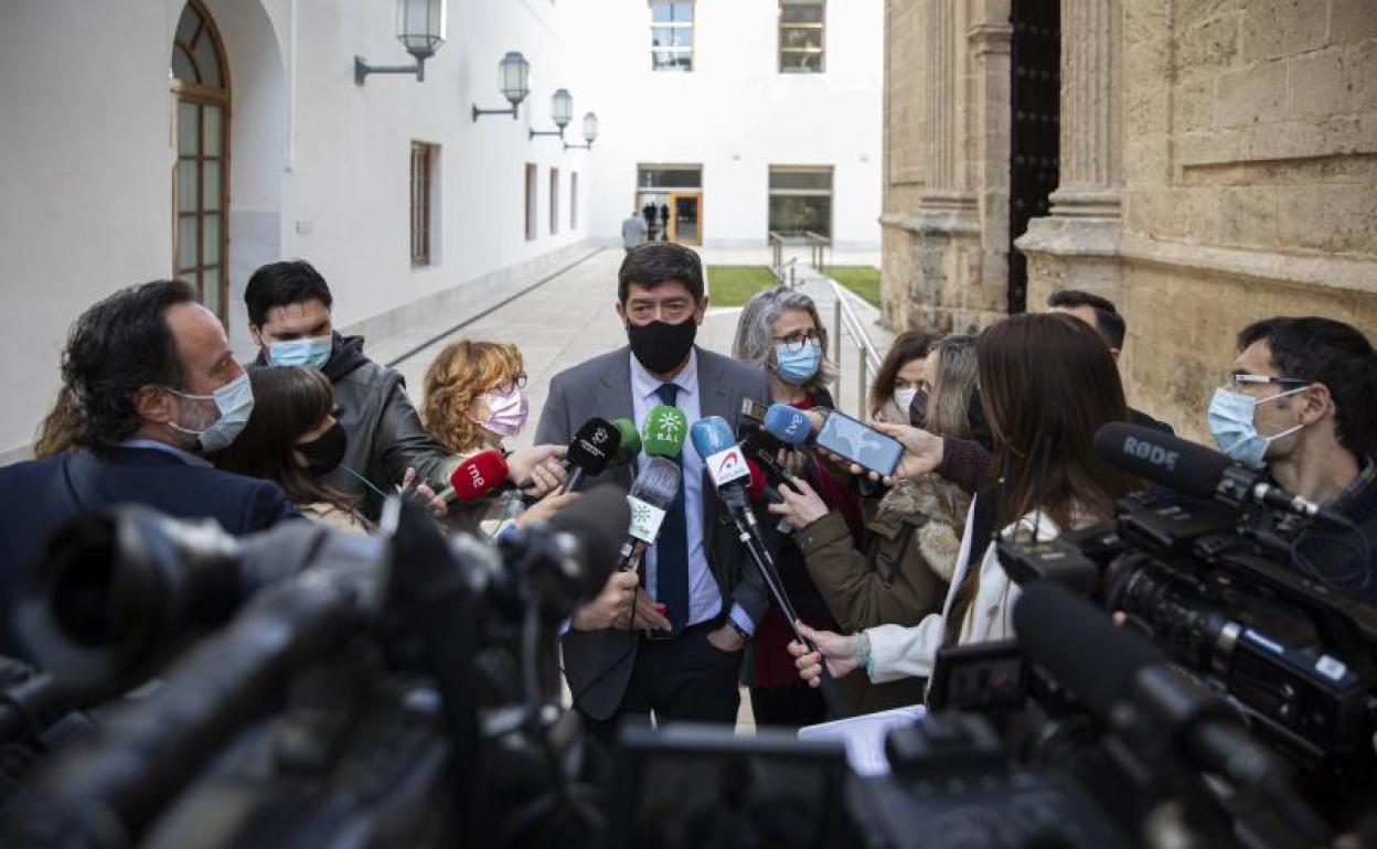 Juan Marín: «Cuidado porque a lo mejor cargos institucionales y afiliados del PP terminan en Cs»