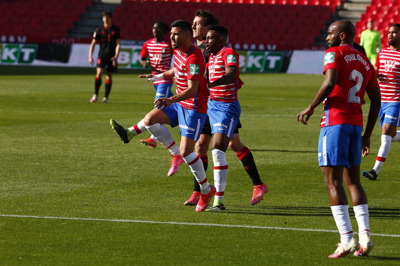 Fotos: Las mejores imágenes del Granada CF - Real Sociedad