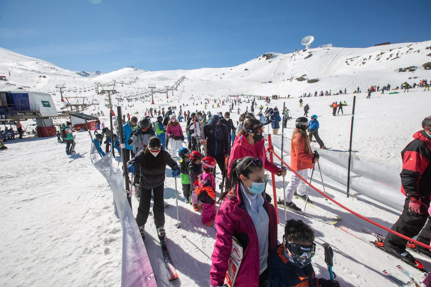 La ocupación hotelera en la estación de esquí se queda bajo mínimos entre semana en un 15% y el sábado y el domingo llega hasta un 30%