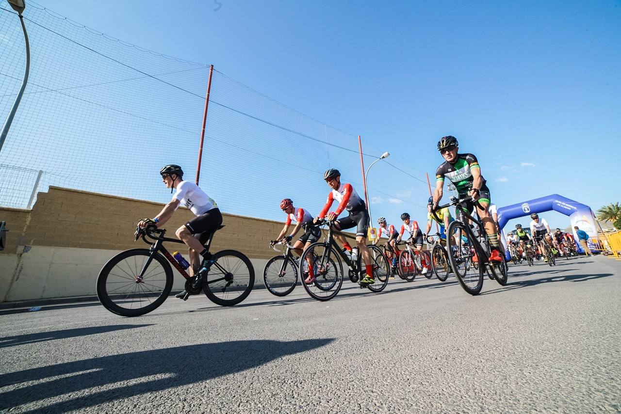 Fotos: Las imágenes de la V Vuelta a Almería Máster