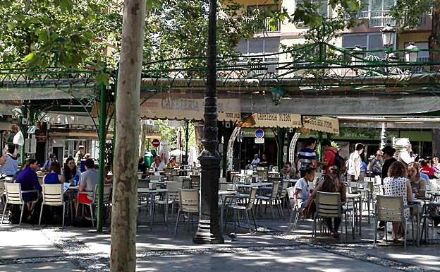 Andalucía mantiene cerradas sus provincias pero amplia el toque de queda y los horarios comerciales. 