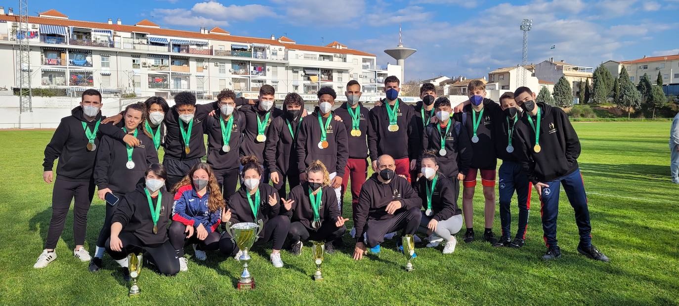 El Club de Luchas Maracena acapara 41 medallas en el Campeonato de  Andalucía | Ideal