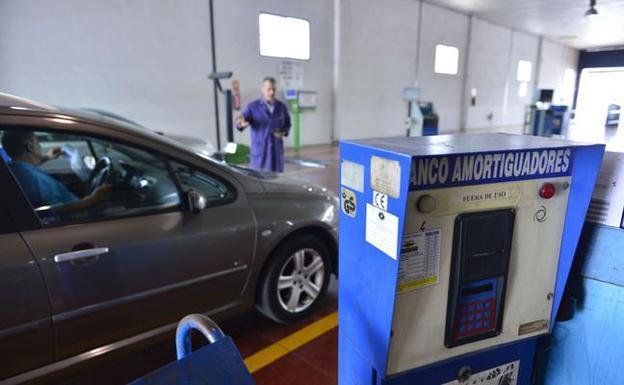 Advertencia de la ITV a los conductores que no han pasado la inspección a la primera