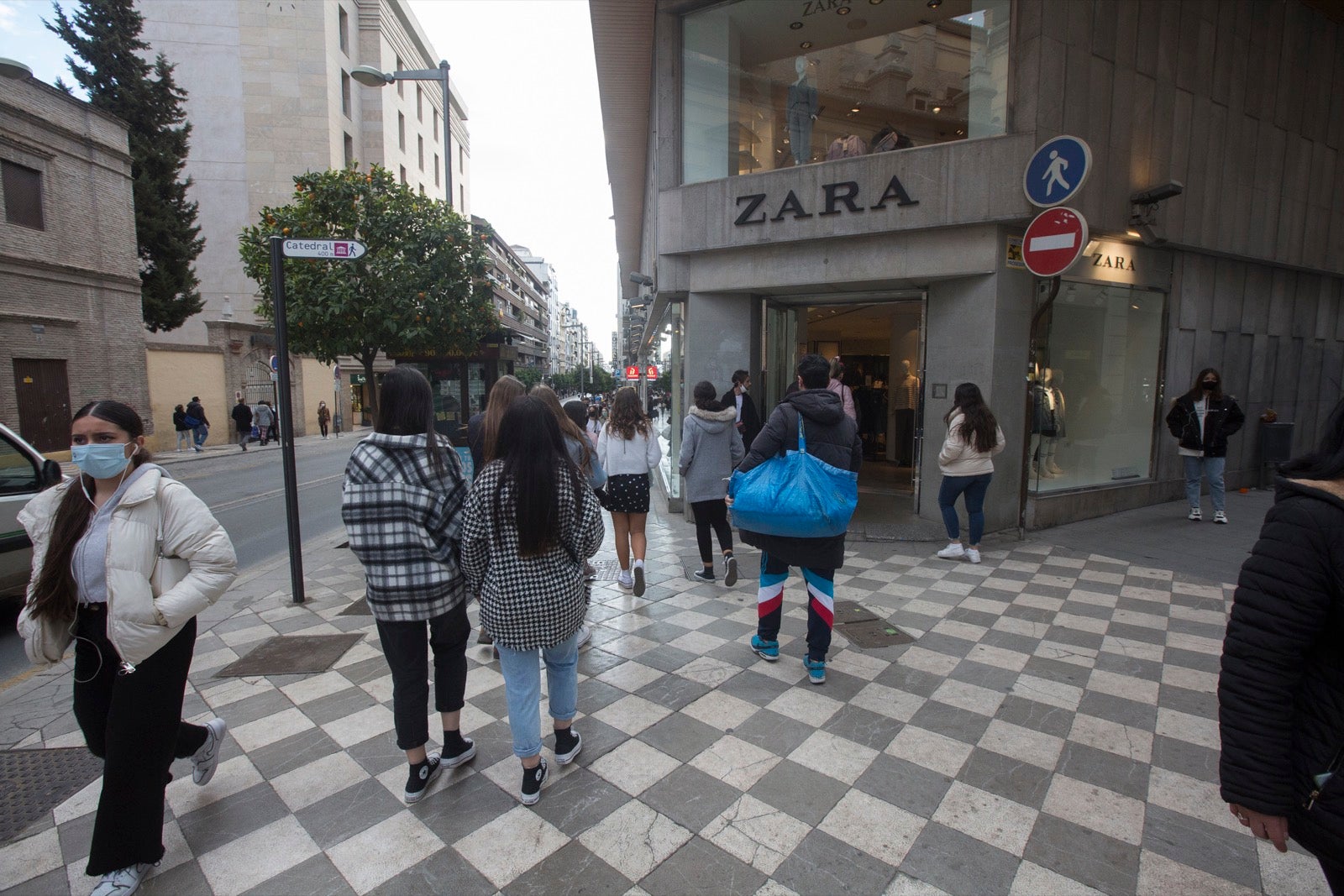 Las calles del centro, muy concurridas con los nuevos horarios comerciales y de hostelería.