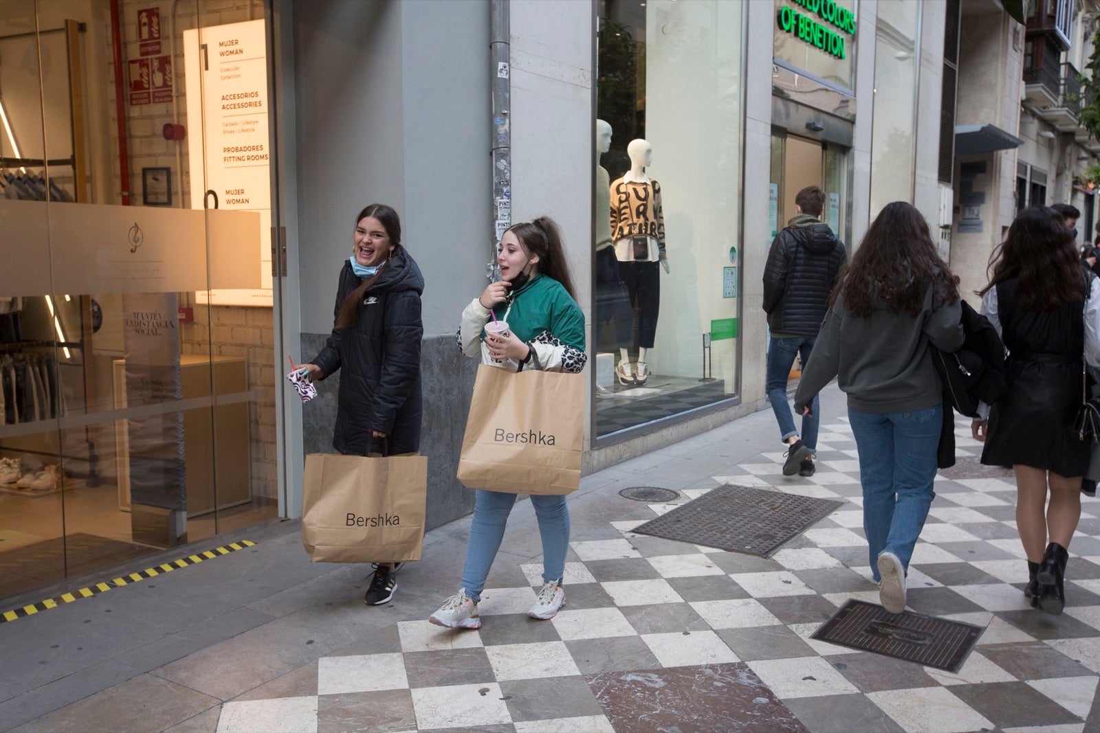 Las calles del centro, muy concurridas con los nuevos horarios comerciales y de hostelería.
