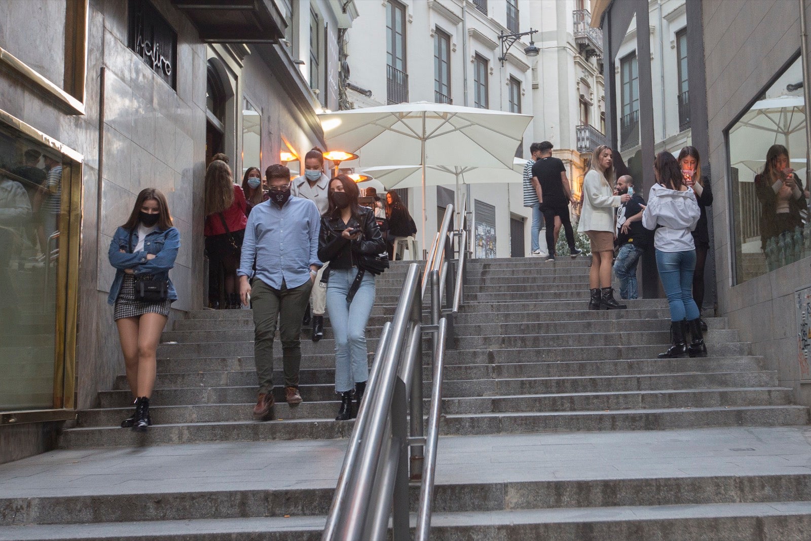 Las calles del centro, muy concurridas con los nuevos horarios comerciales y de hostelería.