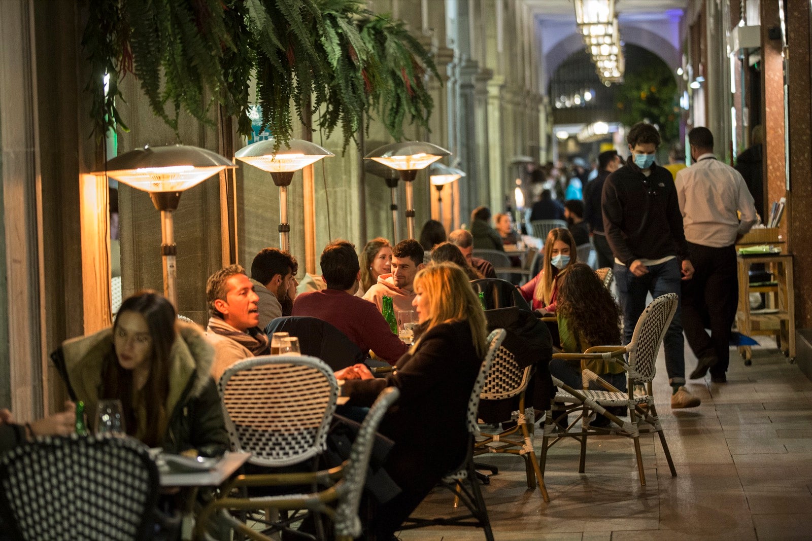 Las calles del centro, muy concurridas con los nuevos horarios comerciales y de hostelería.