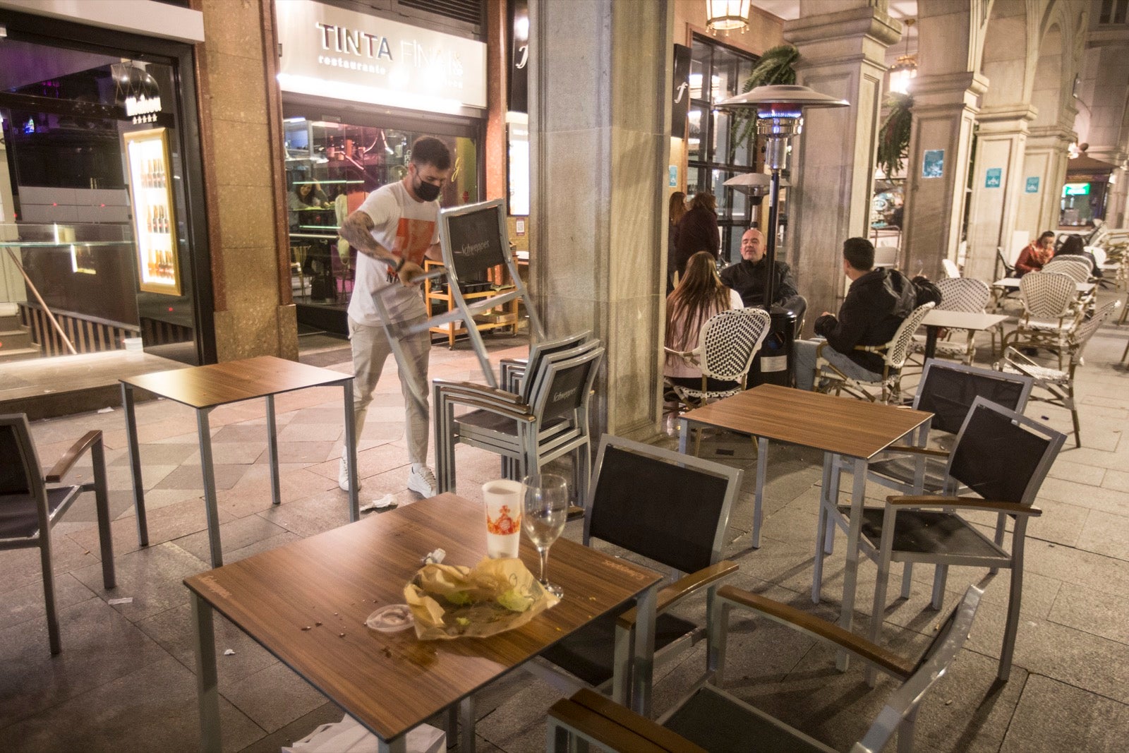 Las calles del centro, muy concurridas con los nuevos horarios comerciales y de hostelería.