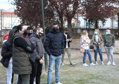 Imagen secundaria 1 - Perro desaparecido | Sorpresa con final feliz para la familia de Vini, el bulldog francés desaparecido que movilizó a Ogíjares