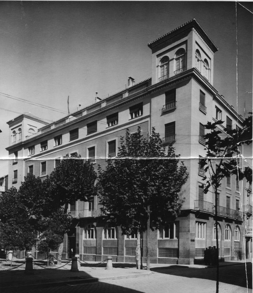 El edificio de IDEAL poco después de su inauguración