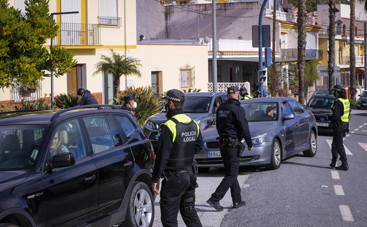 Almuñécar interpone 69 multas por incumplir el cierre perimetral