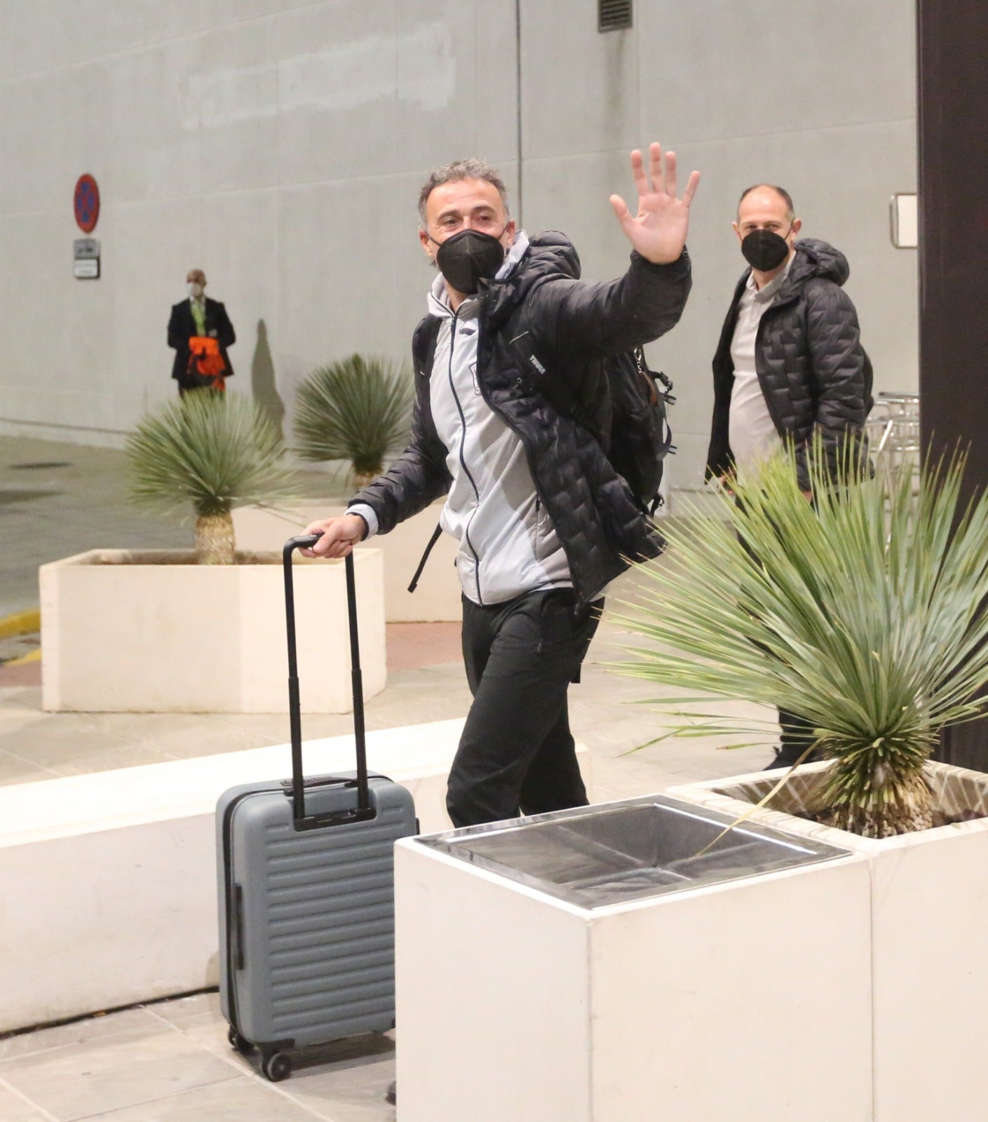 El capitaán de la selección española de fútbol, Sergio Ramos, a su llegada al aeropuerto Federico García Lorca.