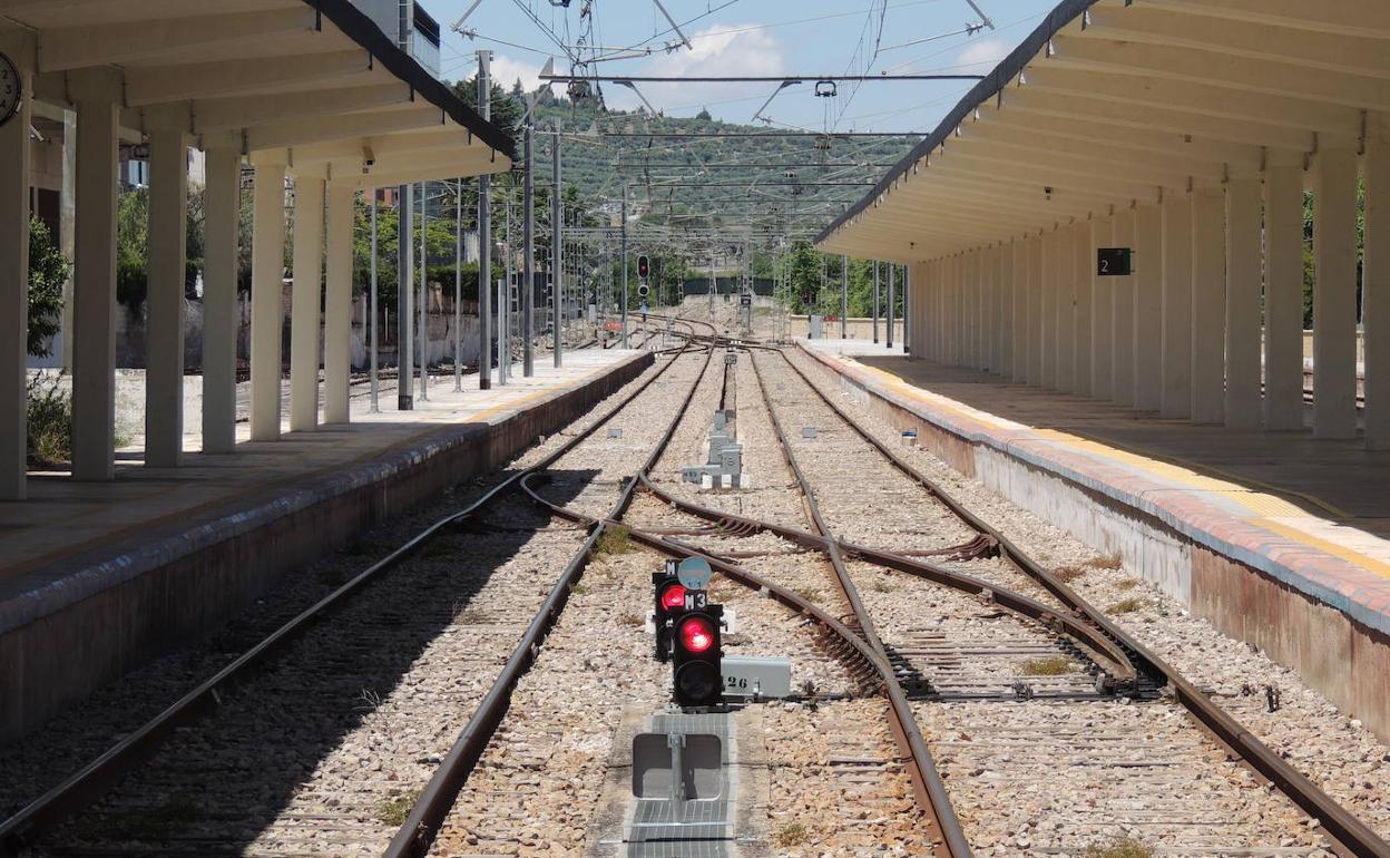 Estación ferroviaria de Jaén, que es fin de término. 