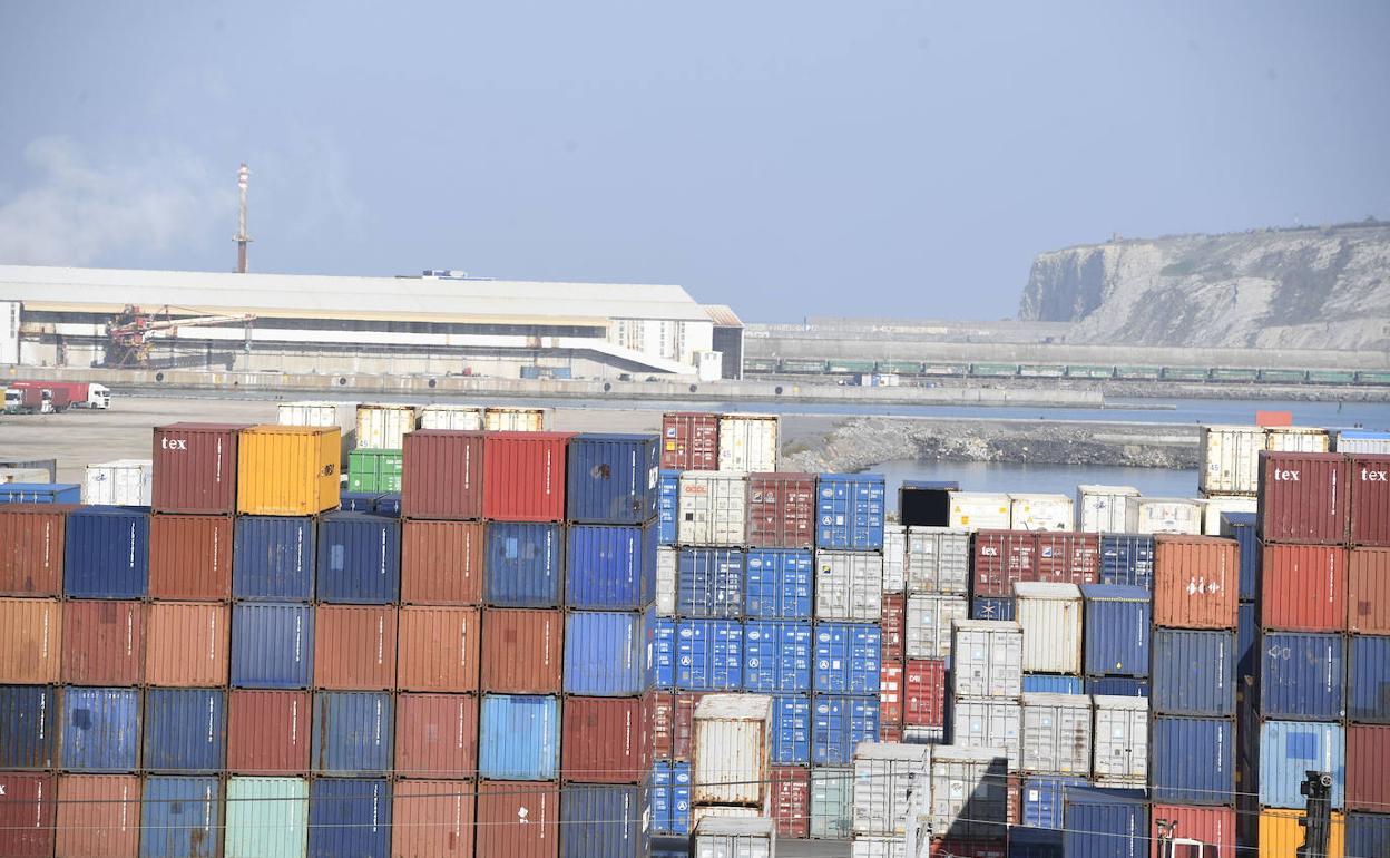 Contenedores en el Puerto de Bilbao. 