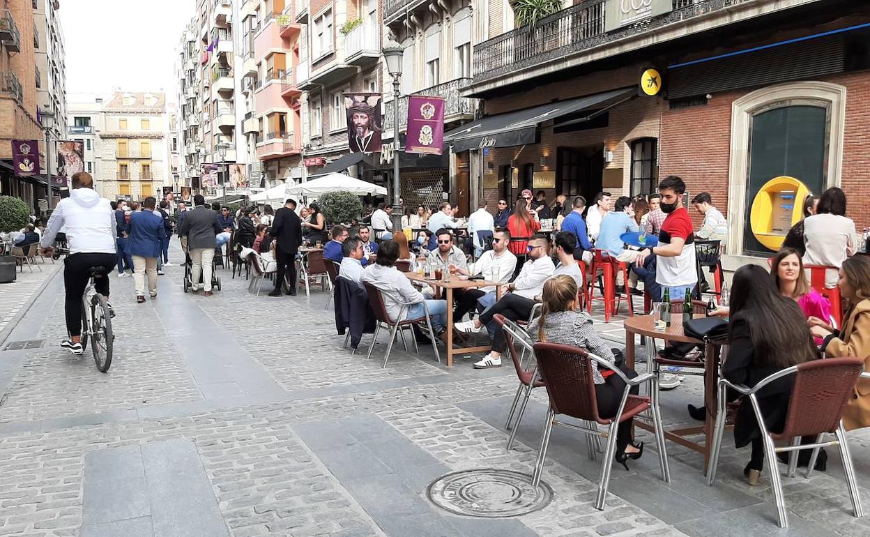 Ambiente en la calle Bernabé Soriano (La Carrera) el Domingo de Ramos. 